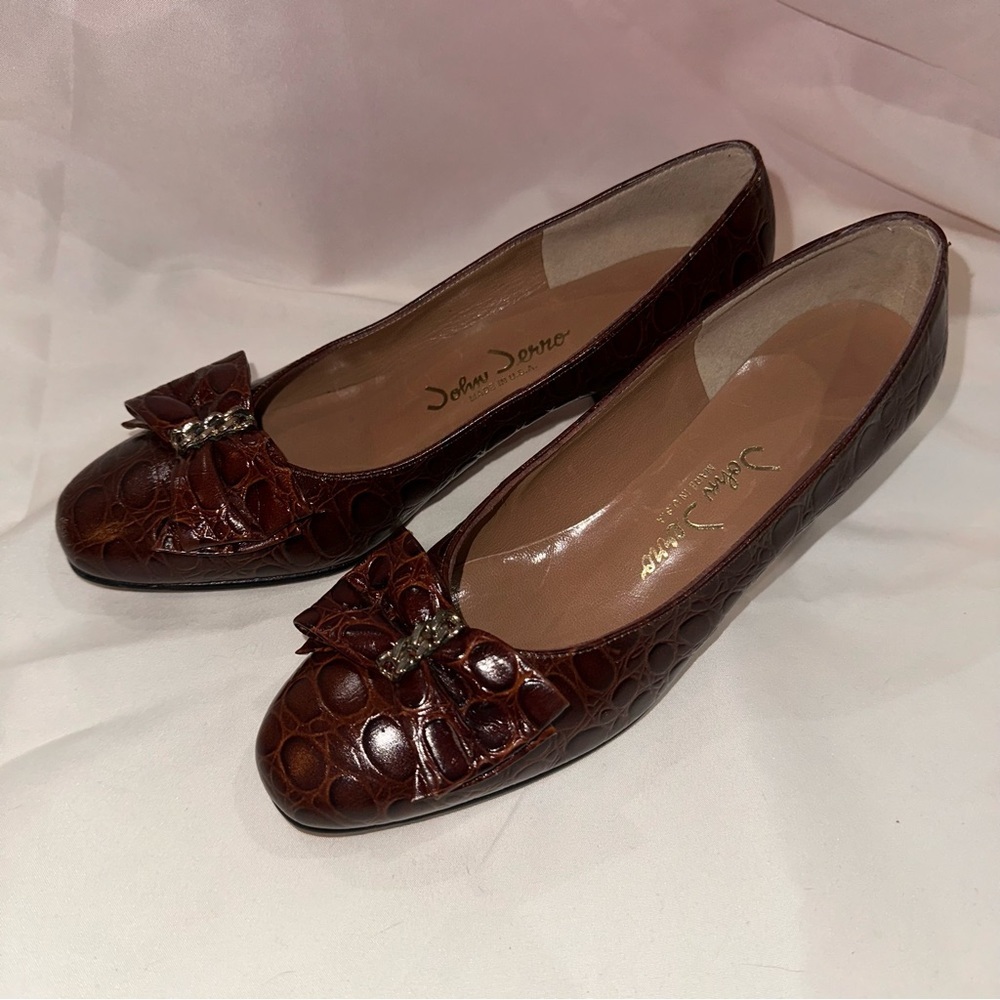 Women’s vtg brown embossed leather John Jerro shoes sz 5N